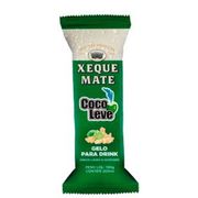 Gelos: Gelo Xeque Mate Coco Leve - feito com uma refrescante combinação de gengibre e limão. Com uma embalagem de abertura fácil, este gelo é ideal para qualquer ocasião, mantendo sua bebida gelada. A fusão do gengibre e limão proporciona um sabor único e revigorante.
