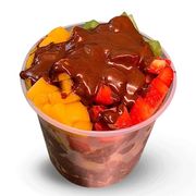 Salada de Fruta: Salada ChocoMix Waffer Preto 500ml - Copo de Salada de Frutas (Ingredientes: ChocoWaffer Preto, Mínimo 5 opções de frutas)