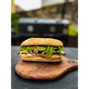 NOVIDADE - EDIÇÃO LIMITADA: SANDUÍCHE DE BRISKET - NOVIDADE - ESPECIAL DO MÊS (Ingredientes: cebola grelhada, creme de queijo, Fatias de Brisket Defumado 120g, maiondese de alho com hortelã, Pão Ciabatta, Rúcula)