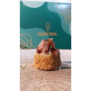 Makimono: Hot Tuna Gourmet (10 unidades) - Alga, arroz, atum, cream cheese, empanado na panko, finalizado com tartar de atum, tarê e cebolinha
