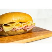 Sanduíche no Pão Francês: Pão com Queijo e Ovo+Embalagem (R$1,50) - Sanduíche no Pão Francês (Ingredientes: Ovo Frito, Queijo Coalho)