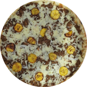 Premium: sertaneja com barbecue - Pizza Grande (Ingredientes: Banana da Terra, Carne Seca, Molho Barbecue, Molho de Tomate, Mussarela, Orégano)