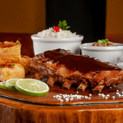 Porções: Costelinha Barbecue 450g - Porções acompanhamento (Ingredientes: Selecione o seu acompanhamento)