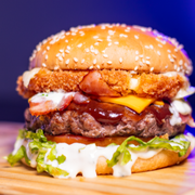 Gourmet: 6 - Mister Costela +Provolone Empanado - Hambúrguer (Ingredientes: 3 fatias de cheddar polenghi, Alface, Bacon, Barbecue, Hambúrguer artesanal costela 180g, Maionese artesanal, Pão c/ gergelim, Queijo provolone empanado, Tomate)