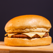 Premium: 14 - Mister Kids - Hambúrguer (Ingredientes: 2 Fatias de mussarela Polenghi, Hambúrguer bovino 56g, Pão brioche max)