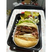 Hambúrguer: N-08-PAULÃO - Hambúrguer (Ingredientes: Alface, Batata, Carne de Frango, Frango Desfiado, Milho, Ovo, Pão, Presunto, Queijo, Tomate)