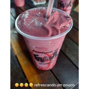 Vitaminas: 04-SUPER TUDO BATIDO - Vitamina 500ml (Ingredientes: Açaí, Cobertura de Morango no Copo, Leite em Pó, Morango)
