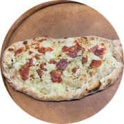 Calzone: Calzone de Calabresa - Calzone (Ingredientes: Calabresa, Cebola, Molho de Tomate, Mussarela, parmesão)