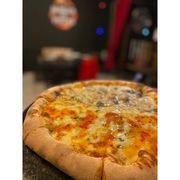 Tradicionais: 11- Circus Procession (Brie/Nozes/Geléia) - Pizza Grande (Ingredientes: Geléia de Pimenta, Mussarela, Nozes, Queijo Tipo Brie)