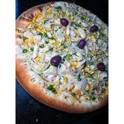 Especiais: PORTUGUESA 2 - Pizza (Ingredientes: Azeitonas, Cebola, Ervilha, Milho, Molho de tomate artesanal, Mussarela, Orégano, Ovo cozido, Palmito, Presunto)