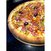 Especiais: DU ALAN ESPECIAL - Pizza (Ingredientes: Azeitonas, Calabresa, Molho de tomate artesanal, Mussarela, Orégano, Vinagrete)