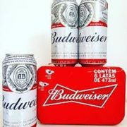 Combo Cerveja: Budweiser Latão 3 Unidades*** - A Cerveja Budweiser é feita a partir da mistura de seus ingredientes naturais, que após passar por processos de purificação está pronta para ser gelada e consumida, possuindo um sabor leve e sutil, aroma natural e aspecto dourado claro e cr