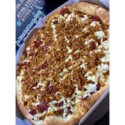 Especiais: CALABRESA CRISPY - Pizza (Ingredientes: Azeitonas, Calabresa, Cebola Crispy Crocante, Cream Cheese, Molho de tomate artesanal, Mussarela, Orégano)