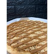 Doces: DOCE DE LEITE CROCANTE - Pizza Doce (Ingredientes: Doce de Leite, Granulado de Amendoim)
