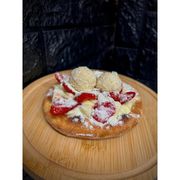 Doces: RAFFAELLO COM MORANGO - Esfiha (Ingredientes: Coco em Flocos, Creme de ninho, Morango, Raffaello)