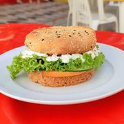 Sanduiches Artesanais: Stopzero gluten e lactose - Sanduiches Artesanais (Ingredientes: carne artesanal, Cebola Caramelizada, Pao Vegano, verduras)