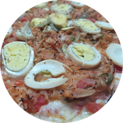 Tradicionais: 005.Bacalhau do Porto C/ Catupiry - Pizza Grande (Ingredientes: Azeite, Azeitona Preta, Bacalhau, Catupiry, Cebola, Orégano, Ovos, Refogado C/ Pimentões, Tomate)
