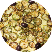 Nostra Itália: 075.Zucchini e Mozzarella - Pizza Brotinho (Ingredientes: Abobrinha Gratinada no Azeite, Mussarela, Parmesão)