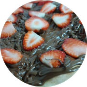 Doces: 078c - Pizza de Chocolate com Morango - Pizza Brotinho (Ingredientes: Chocolate, Morango)