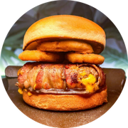 Aprisco Premium: Aprisco Supremo - Aprisco Premium (Ingredientes: aneis de cebola onion, bacon crocante envolta do blend, barbecue, blend bovino 150gr recheado com cheddar, pao brioche)