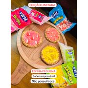 EDIÇÃO LIMITADA: PEQ. BEIJINHO FINI (RESPONSÁVEL) - Esfiha (Ingredientes: BEIJINHO FINI, o cliente se responsabiliza pelo o envio do produto e tem ciência de que pode ocorrer do produto pegar vapor e escorrer pela embalagem ou derreter., PASTA DE FINI)