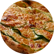 Presidenciais: 58-Abobrinha - Pizza Grande Redonda (8 Fatia) (Ingredientes: Molho de Tomate, Mussarela, Carne de Sol, Abobrinha, Tomate Cereja, Orégano)