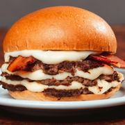 Burgers: Cremosinho - Burger (Ingredientes: Pão Brioche, 3x Smash 80g, Bacon, Requeijão Cremoso)