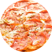 Tradicionais: Lombo Canadense - Pizza Grande (Ingredientes: Azeitona, Lombo Canadense, Molho de Pizza, Mussarela, Orégano)