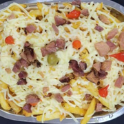 Porções: Fritas Completa - Grande (Ingredientes: Bacon, Mussarela)