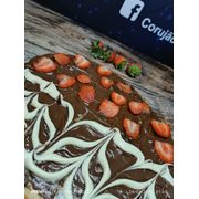 Doces: Chocolate com Morango - Pizza Grande (Ingredientes: Chocolate, Morango)