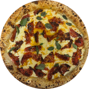 Tradicionais: Sicília - Pizza Individual (Ingredientes: Creme de alho como base, Manjericão, Muçarela Fior di latte, Parmesão, Raspas de Limão Siciliano, Tomate Seco)