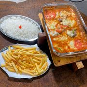 La Carte: À Parmegiana - Grande (Ingredientes: Arroz, Escolha a Carne, Escolha o Feijão, Fritas)