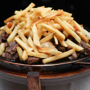 Porções: Filé na Chapa - Grande (Ingredientes: Cebola, Filé Mignon, Fritas, Mandioca, Molho Verde)