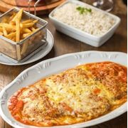 Combo Família + Coca (Serve 3 pessoas): Parmegiana Alcatra - Família - Combo Família (Serve 3 pessoas) + Coca (Ingredientes: Arroz branco)