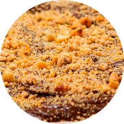 Doces Presidenciais: 109-Chocolate Com Castanha - Pizza Grande Redonda (8 Fatia) (Ingredientes: Mussarela, Creme de Leite, Chocolate, Castanha)