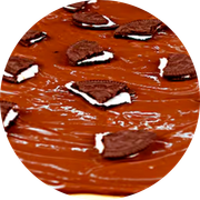 Doces Presidenciais: 108-Mini Oreo - Pizza Grande Redonda (8 Fatia) (Ingredientes: Mussarela, Creme de Leite, Chocolate, Mini Oreo)