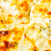 Tradicionais: 16-4 Queijos - Pizza Grande Quadrada (16 Fatias) (Ingredientes: Molho de Tomate, Mussarela, Catupiry, Cheddar, Provolone, Orégano)