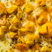 Presidenciais: 68-Frango Com Pequi - Pizza Grande Quadrada (16 Fatias) (Ingredientes: Molho de Tomate, Mussarela, Frango Desfiado, Pequi, Creme de Leite, Orégano)