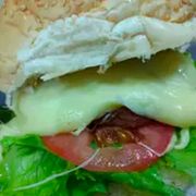Lanche: X-Salada - Lanche (Ingredientes: Alface, Hamburguer, Maionese, Mussarela, Pão, Tomate)