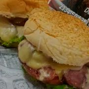 Lanche: X-Calabresa - Lanche (Ingredientes: Alface, Calabresa, Maionese, Mussarela, Pão, Tomate)