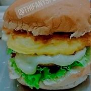 Lanche: X-EGG - Lanche (Ingredientes: Alface, Hamburguer, Maionese, Mussarela, Ovo, Pão, Presunto, Tomate)