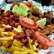 Porções: Porção Frango à Passarinho C/ Batata e Bacon - Porções (Ingredientes: Bacon, Batata Frita, Frango à Passarinho)