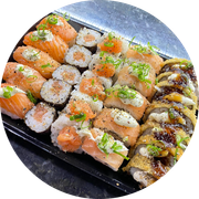 Combinados: Combinado Paixão - Combo (Ingredientes: 25 peças - 5 Niguiris crus, 5 Hossomakis, 5 Uramakis crus, 5 uramakis especial e 5 Hot Rolls, Cebolinha, Cream Cheese, Gergelim, Tarê)