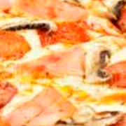 Tradicionais: 10-Americana - Pizza Grande Quadrada (16 Fatias) (Ingredientes: Molho de Tomate, Mussarela, Apresuntado, Pimentão, Milho, Orégano)
