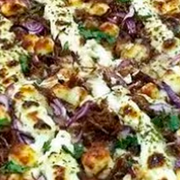 Presidenciais: 50-Nordestina - Pizza Grande Quadrada (16 Fatias) (Ingredientes: Molho de Tomate, Mussarela, Carne de Sol, Pimenta de Cheiro, Molho Branco, Orégano, Cebola)