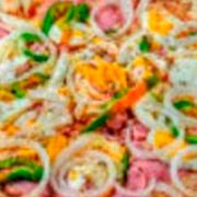 Especiais: 25-Portugalhia - Pizza Grande Quadrada (16 Fatias) (Ingredientes: Molho de Tomate, Mussarela, Apresuntado, Ovos, Ervilha, Palmito, Milho, Orégano, Cebola)