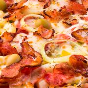 Tradicionais: 15-Portuguesa - Pizza Grande Quadrada (16 Fatias) (Ingredientes: Molho de Tomate, Mussarela, Ovos, Pimentão, Orégano, Presunto, Cebola)