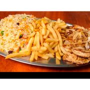 Arroz: Arroz a Moda - Coxão Mole - Arroz a Moda (Ingredientes: Bacon, Calabresa, Ovo, Cenoura, Azeitona, Uva Passas, Cebolinha, Cebola, Salada de Alface, tomate e Abacaxi, Batata Frita, Arroz Parboilizado)