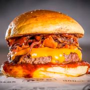 Sanduíches Artesanais: 115-Costela Burguer - Sanduíche (Ingredientes: Hambúrguer de Costela, Provolone, Alface, Tomate, Molho Especial da Casa)