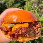 Sanduíches Artesanais: 113-Cupim Burguer - Sanduíche (Ingredientes: Hambúrguer de Cupim, Mussarela, Alface, Tomate, Cream Cheese, Molho Especial da Casa)
